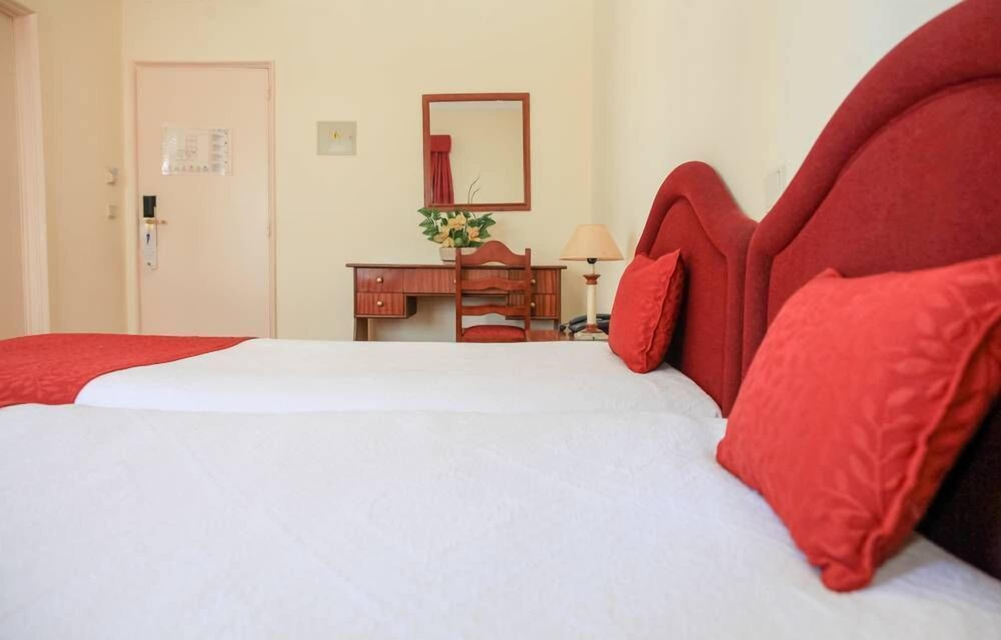 Hotel Baia De Монте Гордо Екстериор снимка