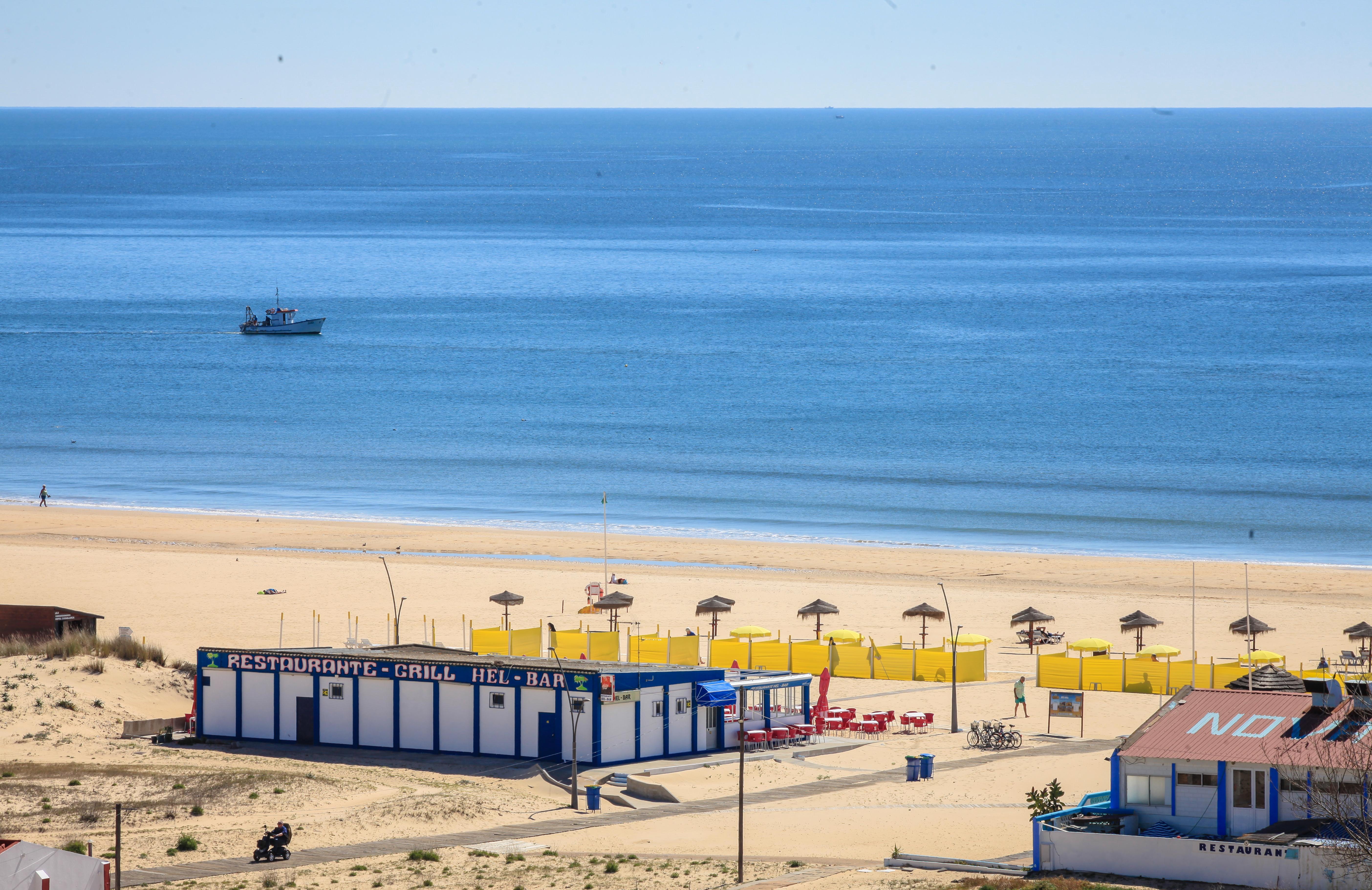 Hotel Baia De Монте Гордо Екстериор снимка